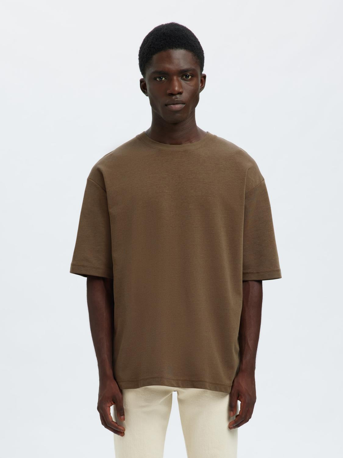 model_shot-front